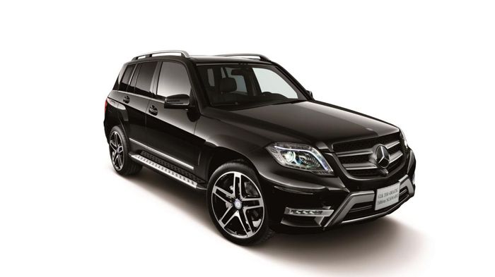 Μια νέα έκδοση για την GLK 350 4MATIC ανακοίνωσε η Mercedes, τη Schwarz, που θα είναι βαμμένη μαύρη εξωτερικά, με 20άρες ζάντες αλουμινίου και πλαϊνά 